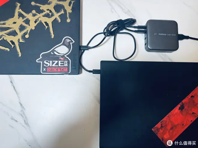 差旅装备再升级,出门只需一个头----momax摩米士氮化镓充电站
