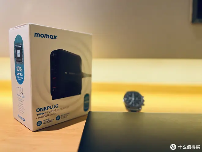 差旅装备再升级,出门只需一个头----momax摩米士氮化镓充电站